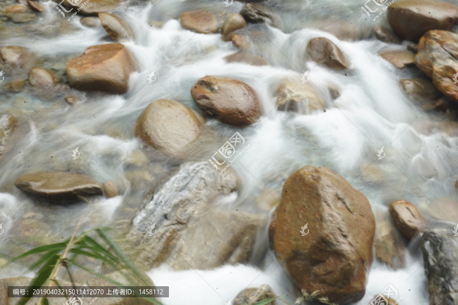 石间流水