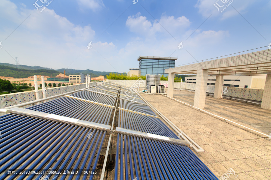 楼顶太阳能热水器