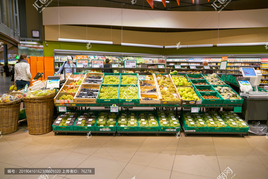 Migros超市新鲜水果陈列区