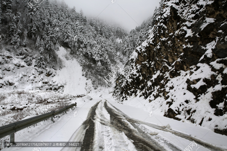 雪山公路