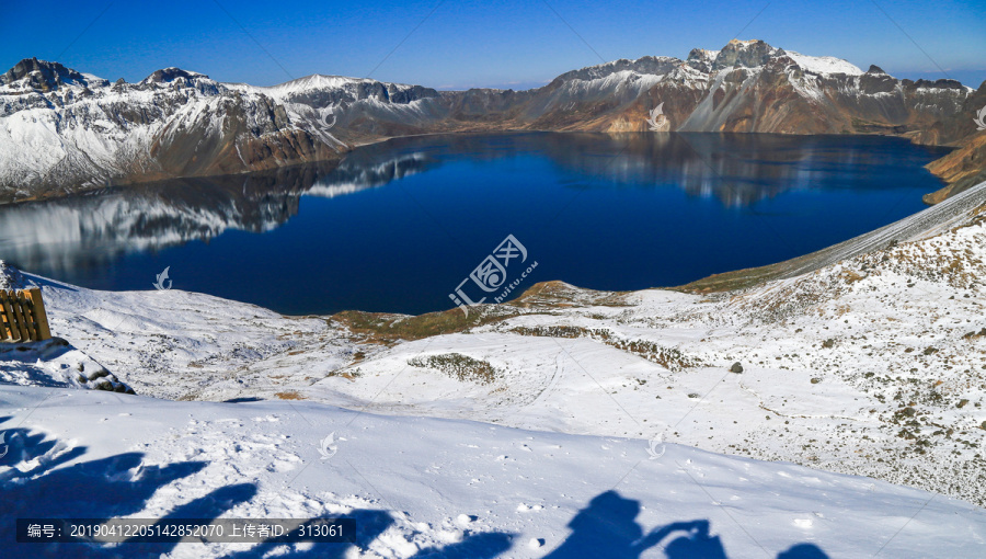 长白山天池冬景