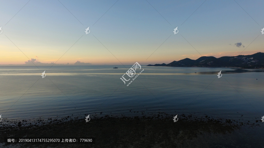 夕阳海边