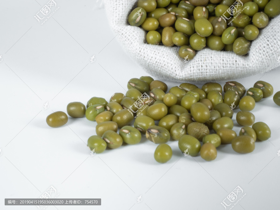 新鲜绿豆高清摄影图