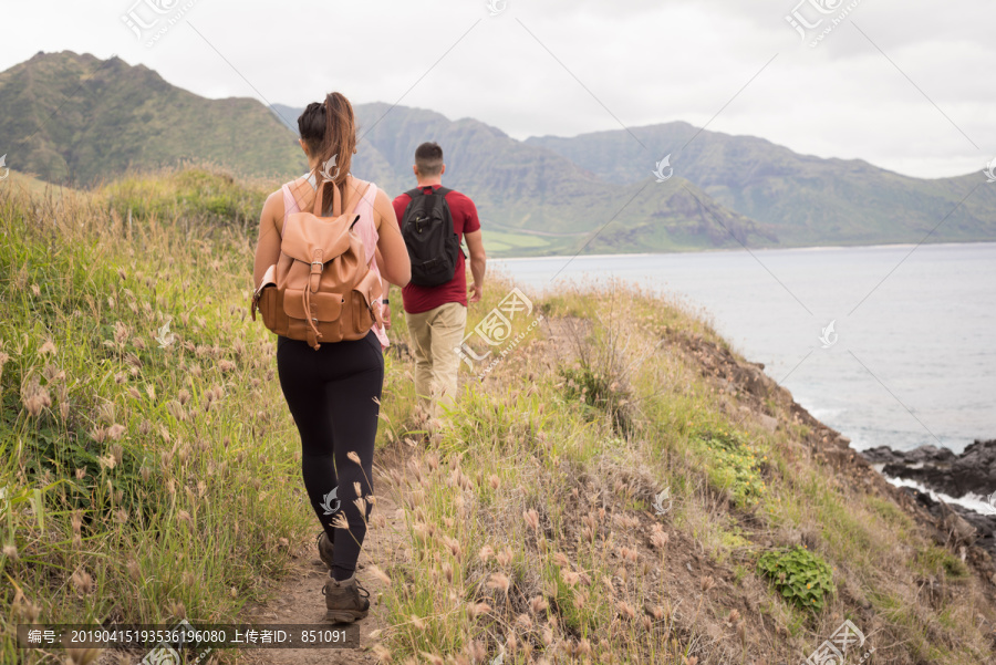 徒步旅行夫妇