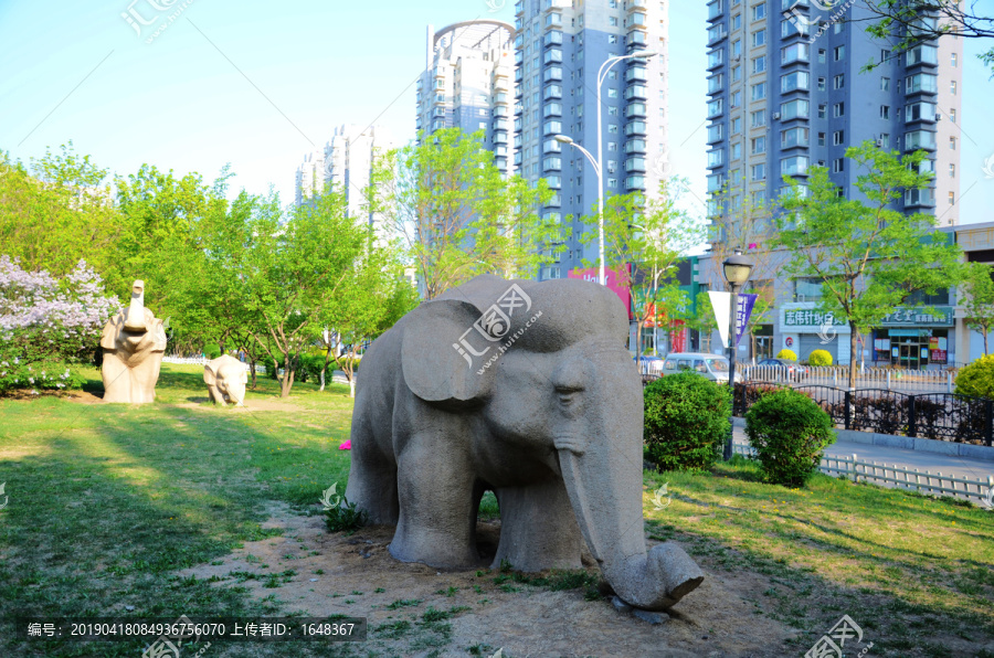 鞍山孟泰公园大象石雕像与建筑