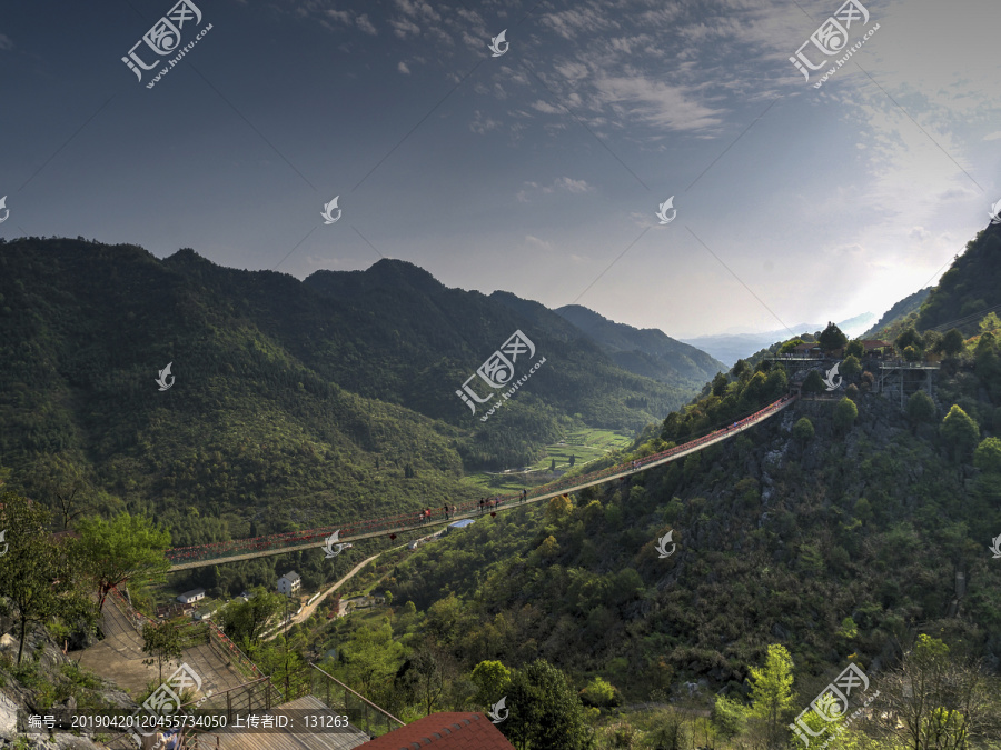 衢州三衢石林景区索桥全景