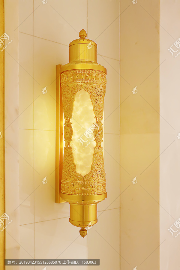 金色壁灯