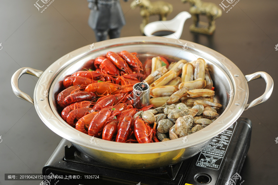 龙虾蛤蜊锅仔
