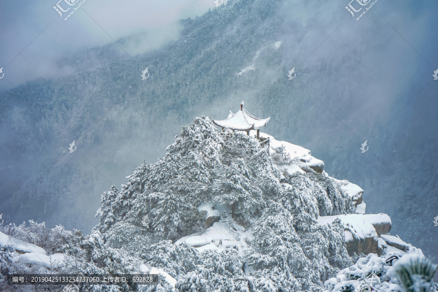 庐山观云亭雪景