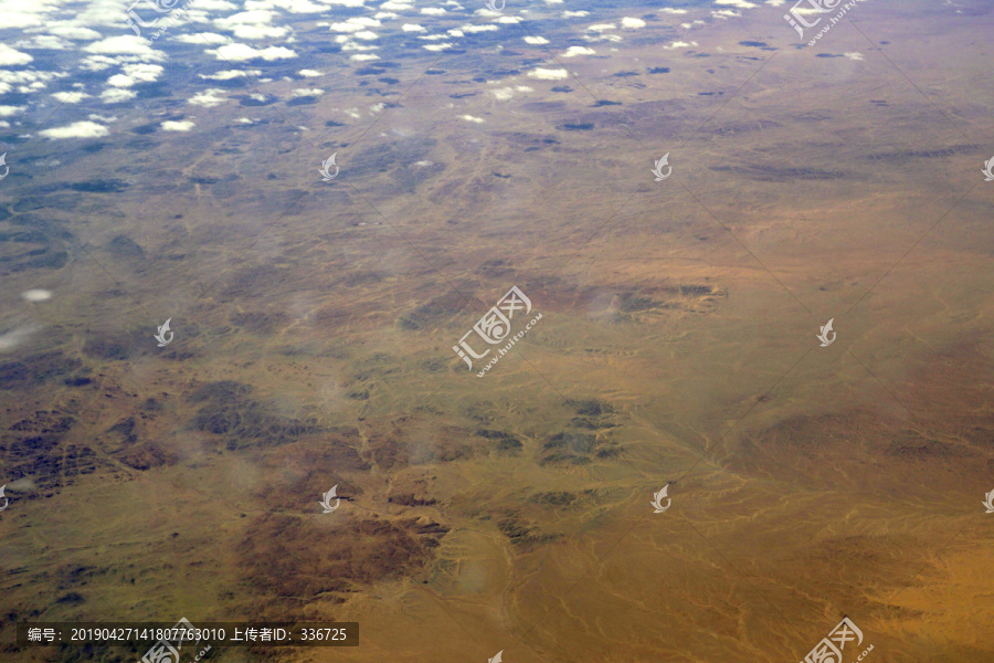 航拍蒙古国南戈壁省地区沙漠戈壁