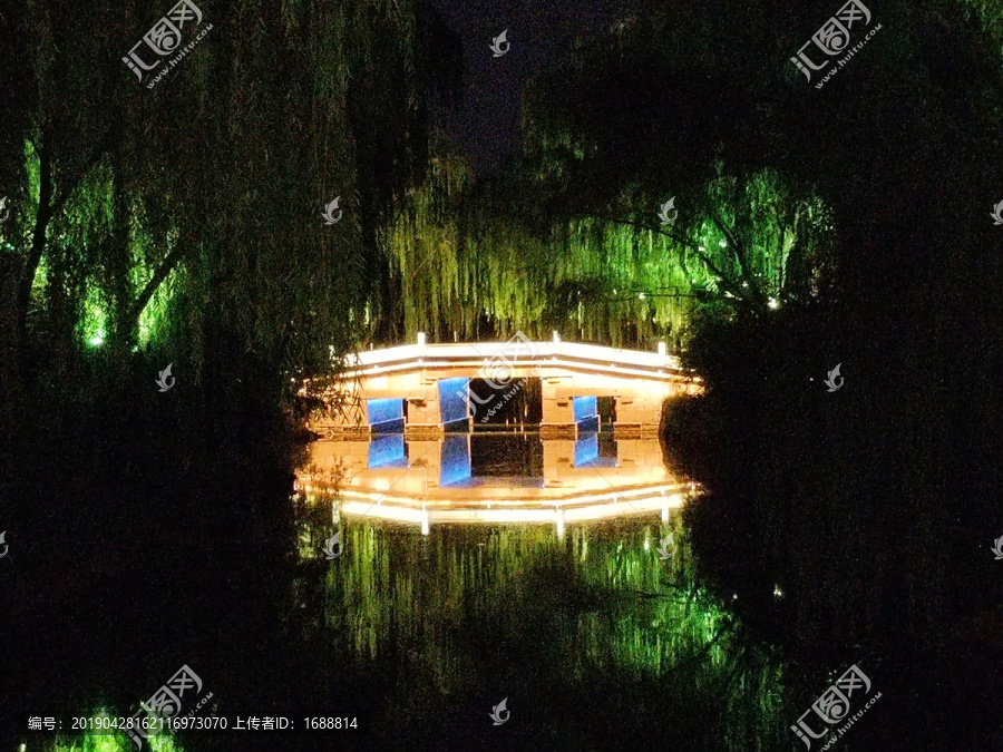 大明湖夜景