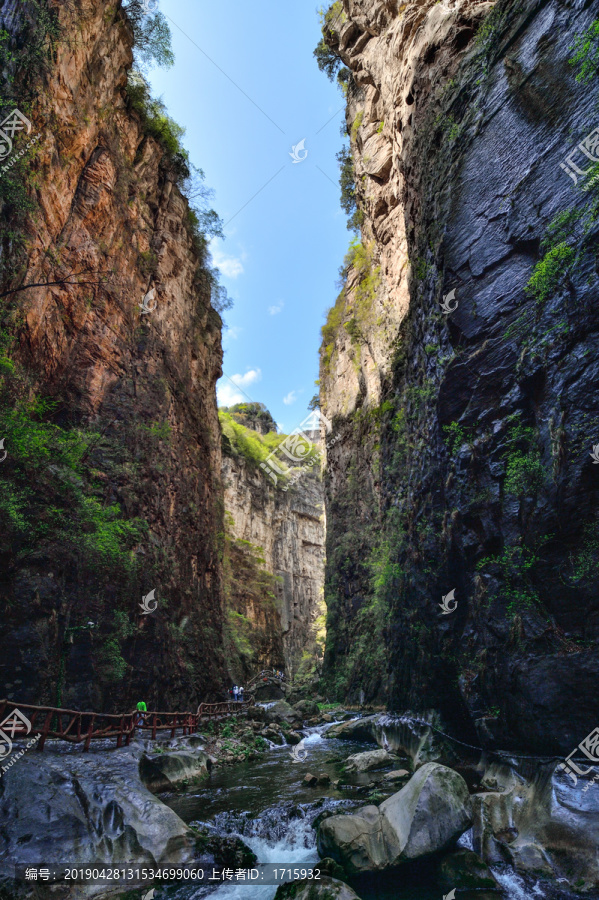 八泉峡