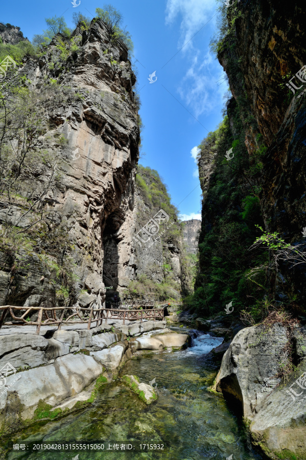 八泉峡