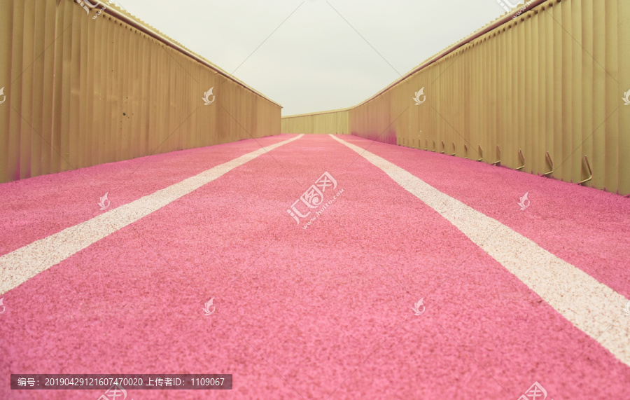 粉色跑道