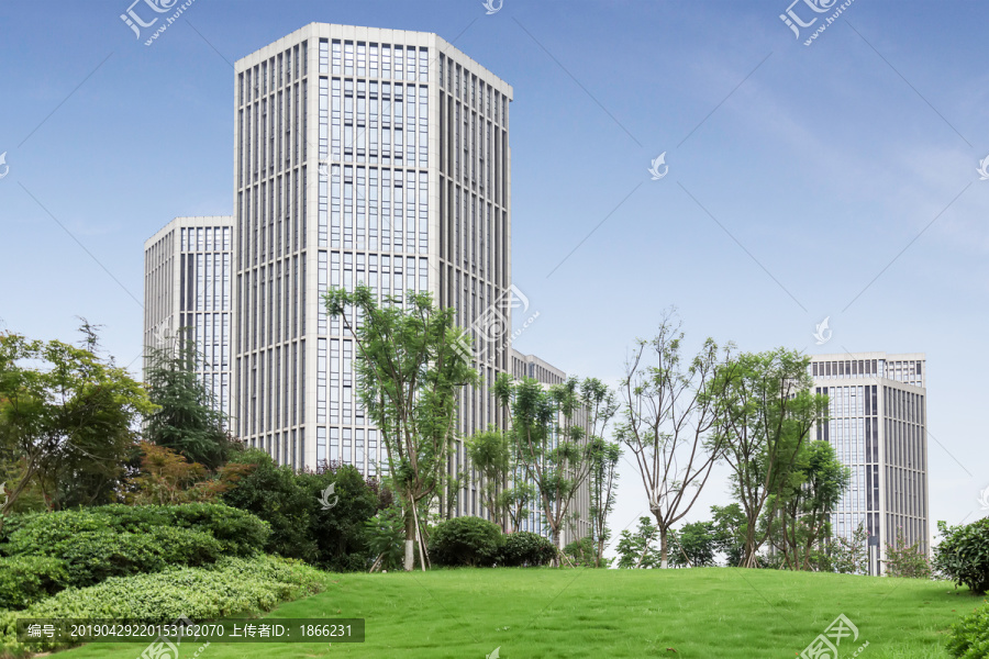 重庆互联网产业园建筑和草坪树木