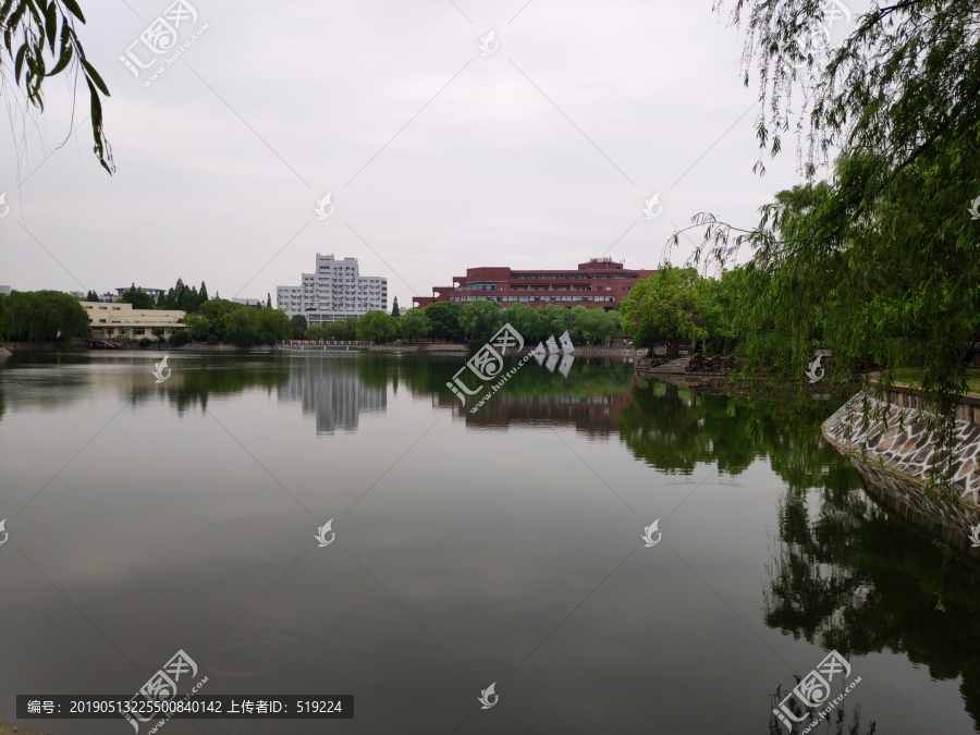 上海交大思源湖