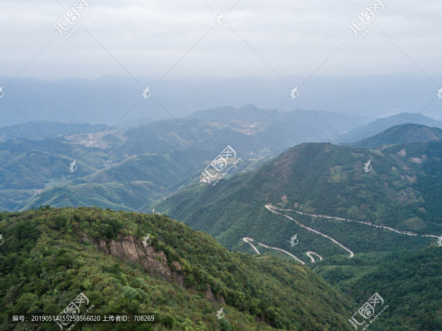 航拍浙江金华磐安山顶风景