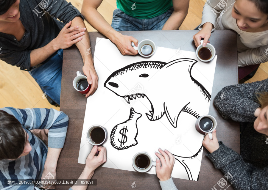 人们喝着咖啡画着贷款鲨鱼涂鸦