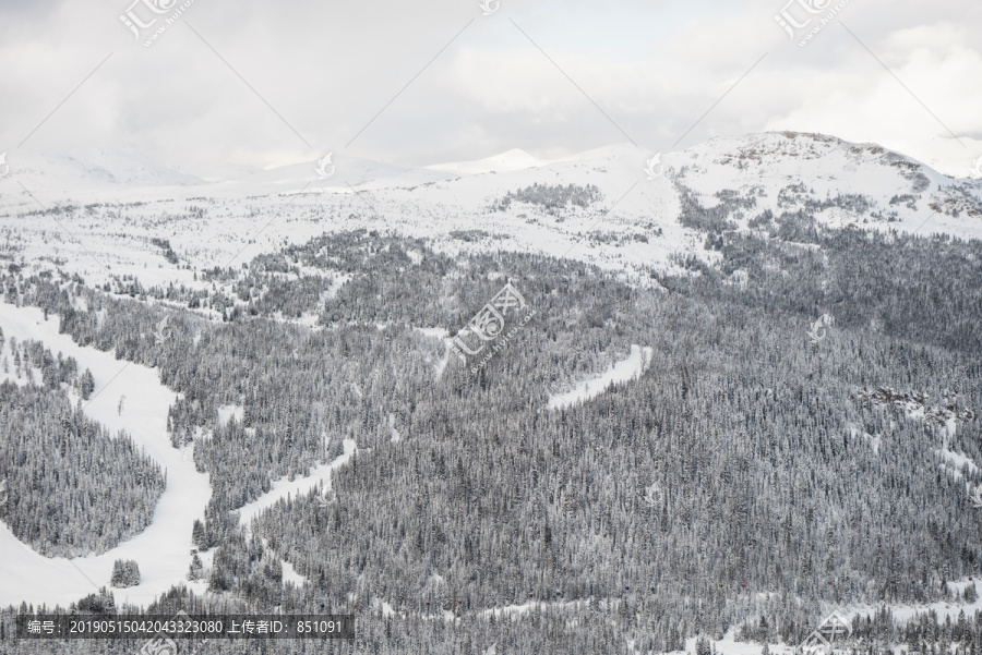 冬季雪山景观