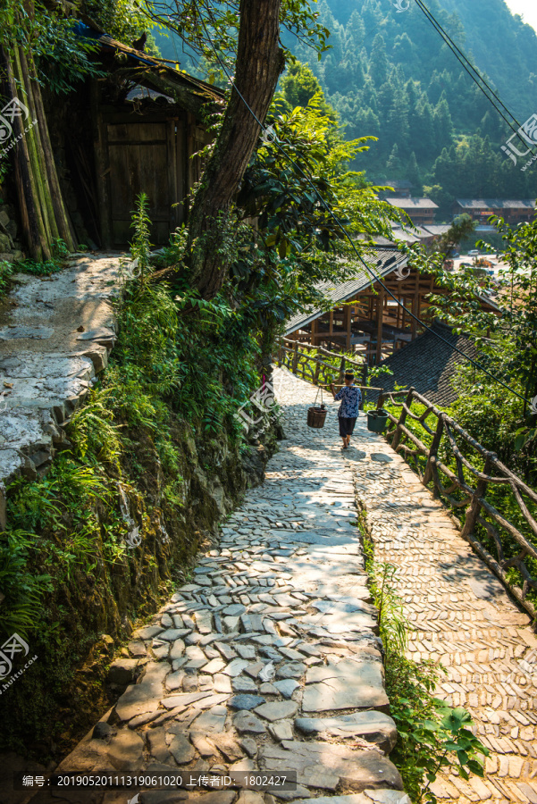 苗寨石板路