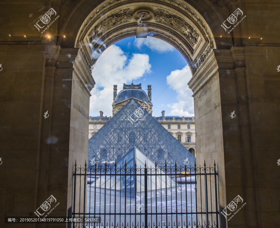卢浮宫拱门
