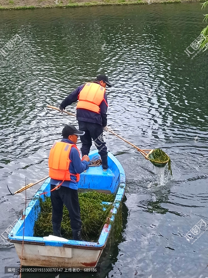 清理湖水