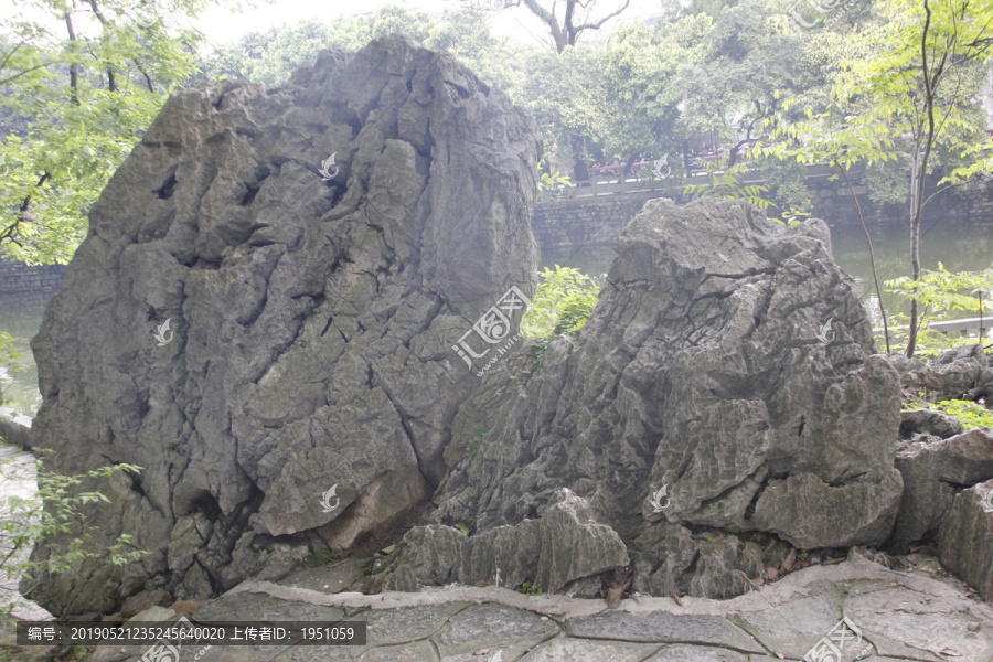 桂林独秀峰纪念碑