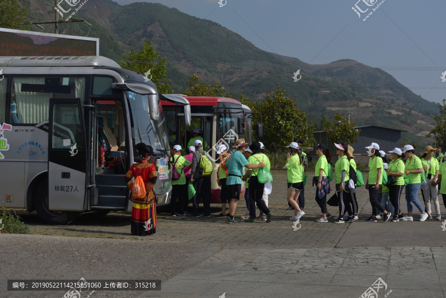 螺髻山旅游游客