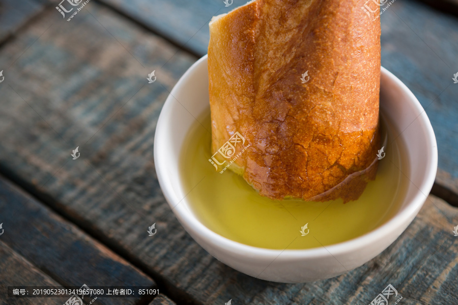 橄榄油面包的特写镜头