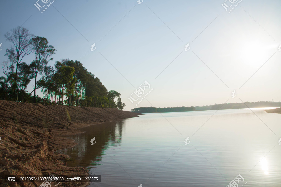 湖岸