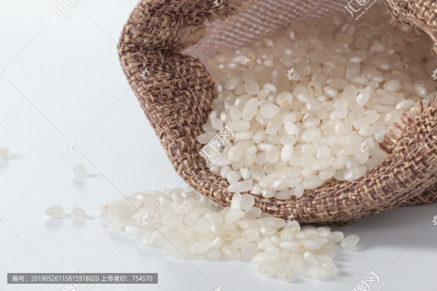 五谷杂粮大米袋子中的长梗米