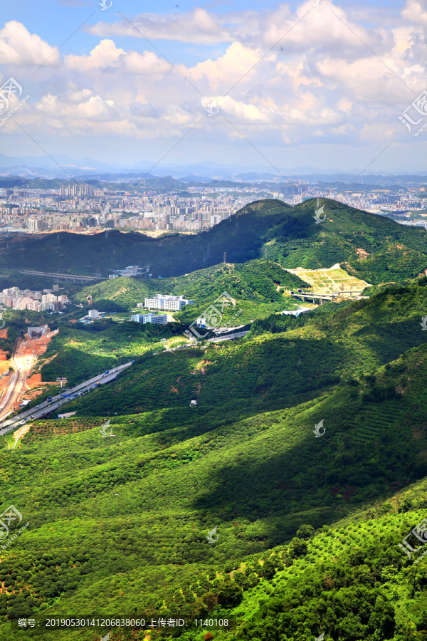 塘朗山远眺