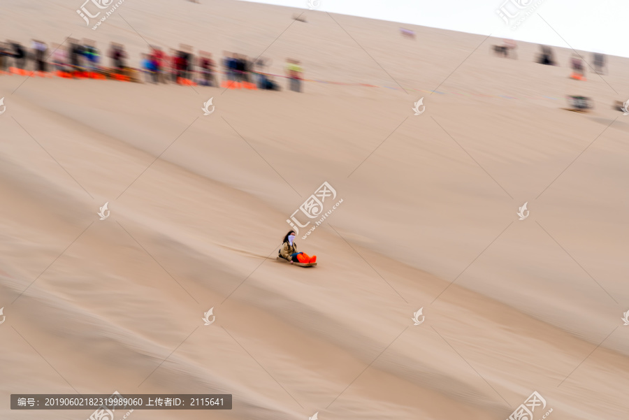 沙漠娱乐活动滑沙