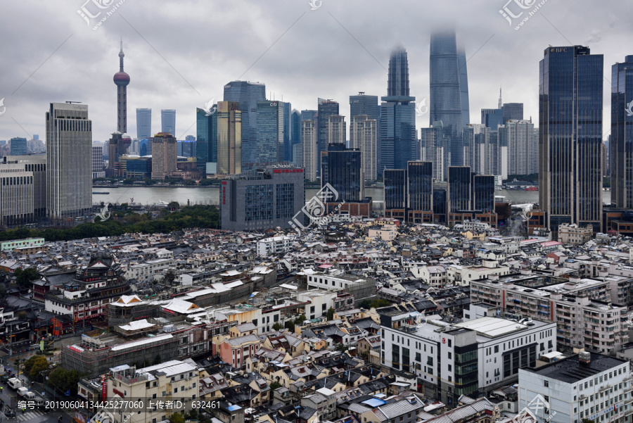 上海风雪城市建筑风光