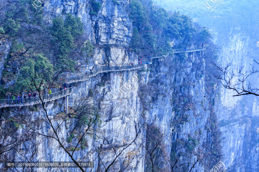 张家界天门山凌空栈道