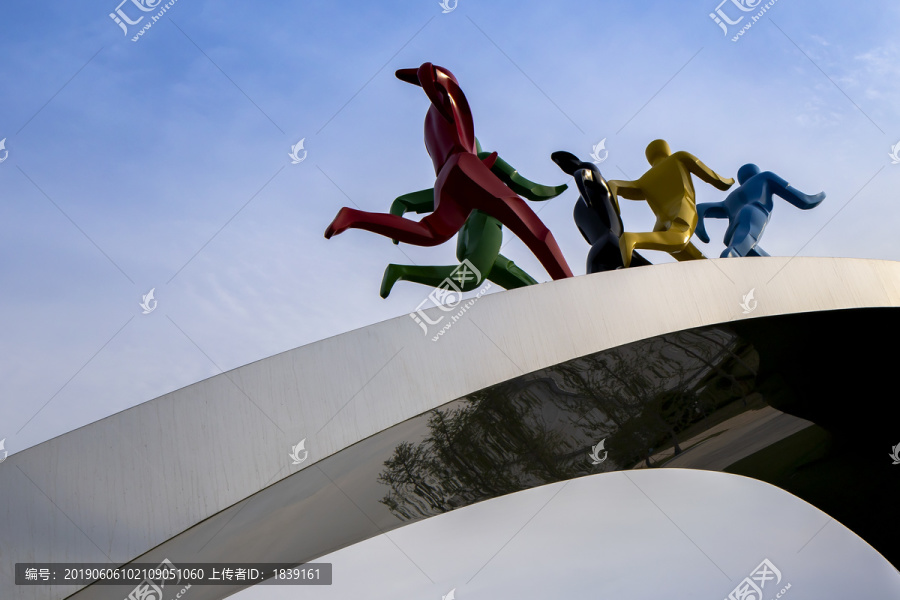 跑步体育雕塑扬州体育公园