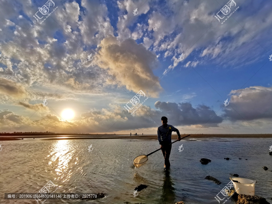 海边捞鱼