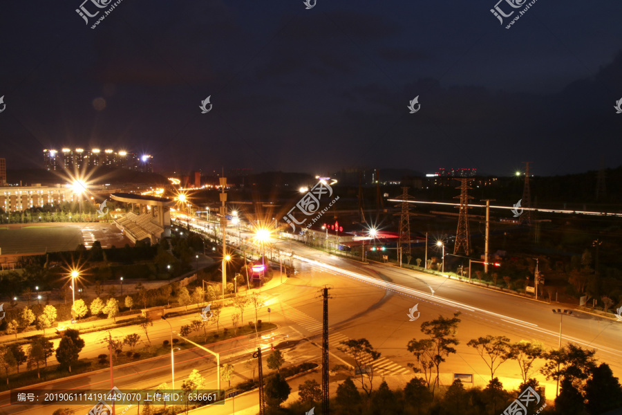 呈贡医科大学丁字路口夜景