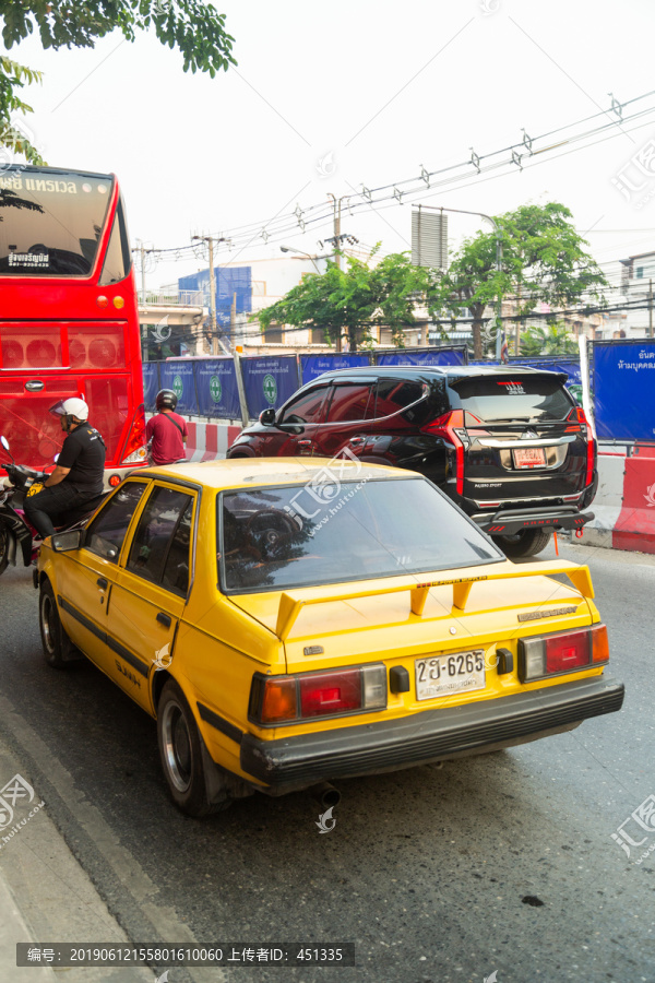 街头复古汽车