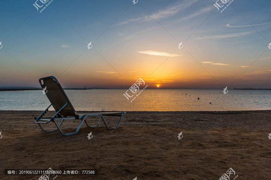 非洲埃及红海海滩上的日出风景