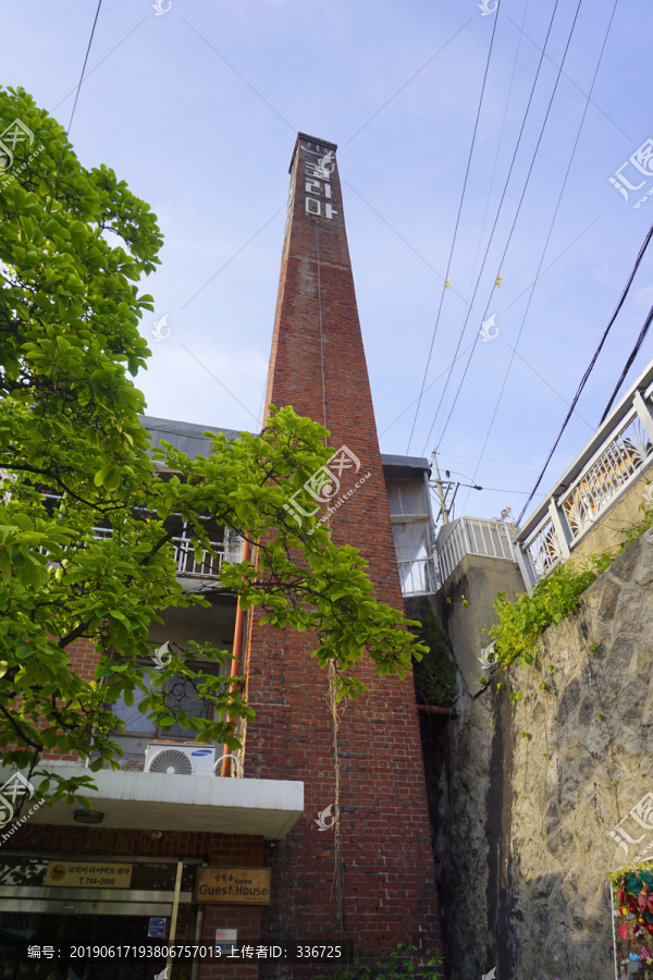 韩国北村韩屋村红砖烟囱