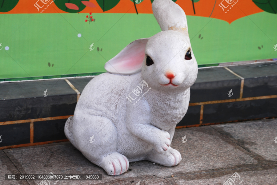 动物雕塑小白兔