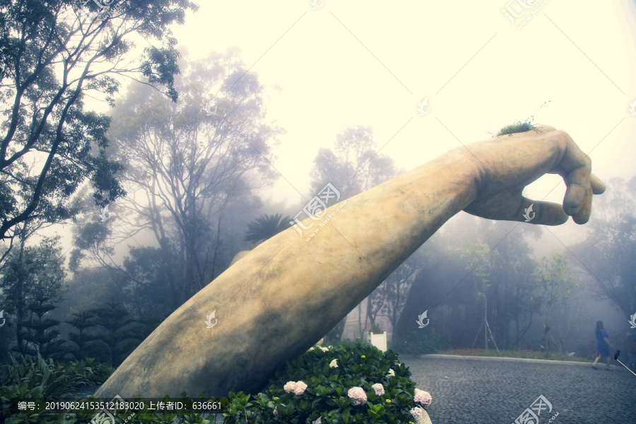 越南岘港巴拿山公园巨手雕塑