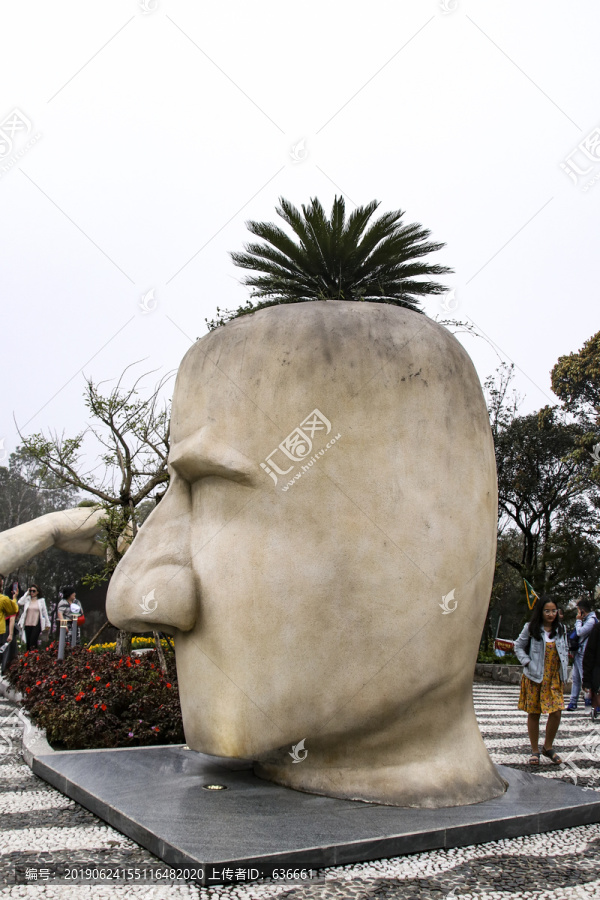 越南岘港巴拿山公园头雕塑