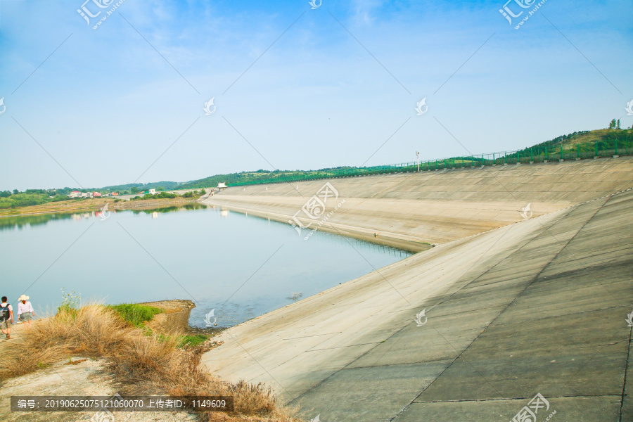 水坝