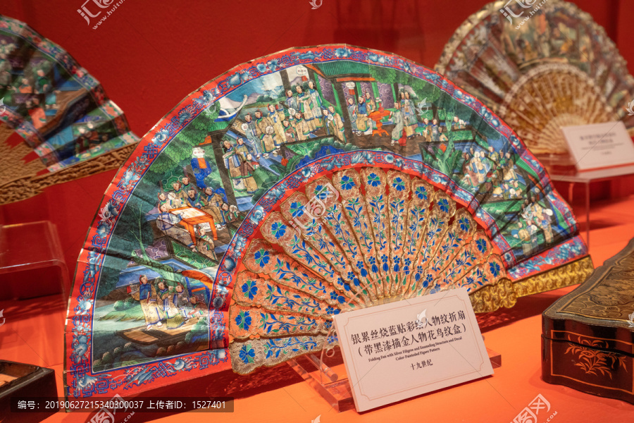 中國傳統(tǒng)扇子藝術(shù)