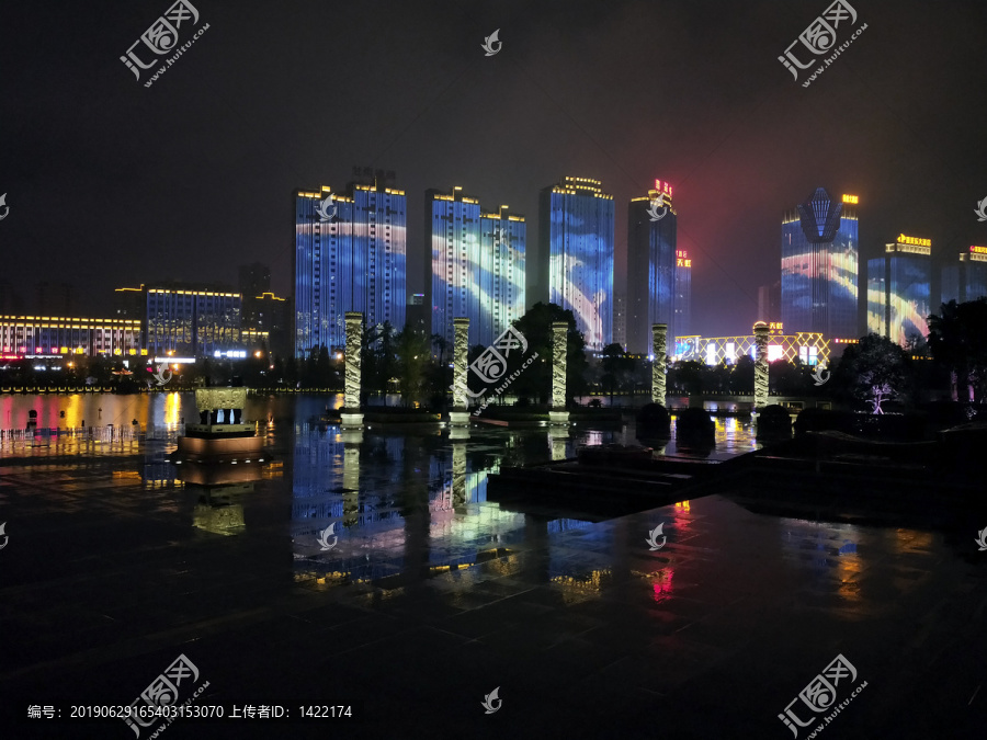 江西宜春城市雨后夜景