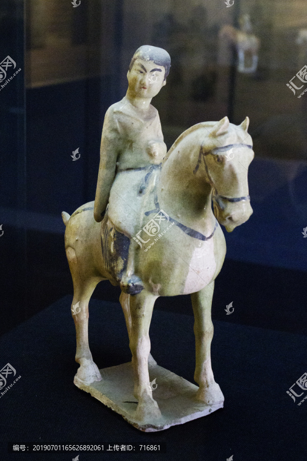 唐彩绘釉陶女骑马俑