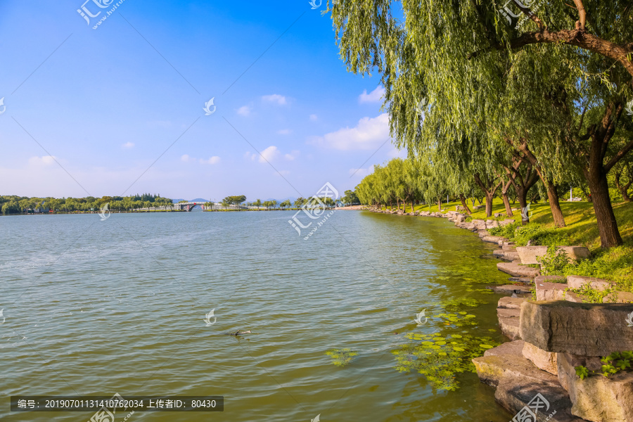 宁波东钱湖畔