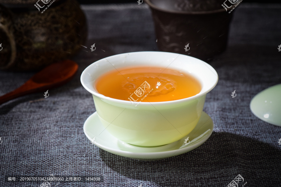 普洱小茶饼茶汤